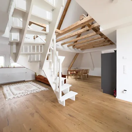Modernes Maisonette-apartment Mit Terrasse I