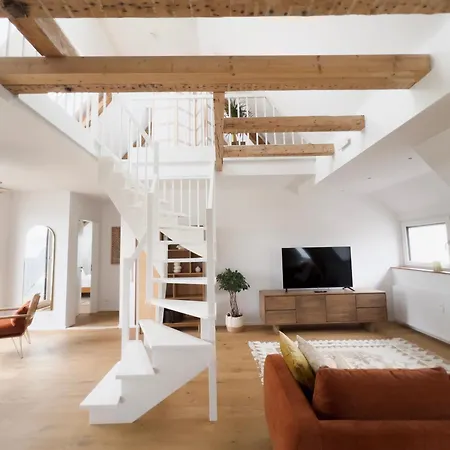 Modernes Maisonette-apartment Mit Terrasse I Lejlighed