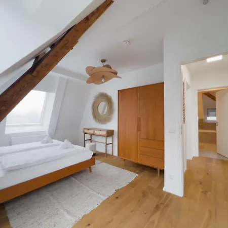 Modernes Maisonette-apartment Mit Terrasse I Lejlighed